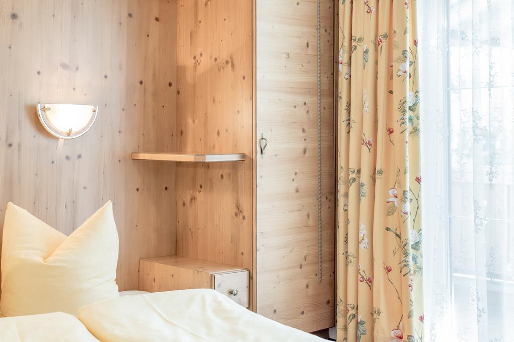 Ferienhaus Apart Sonnzeit Зельден Номер фото