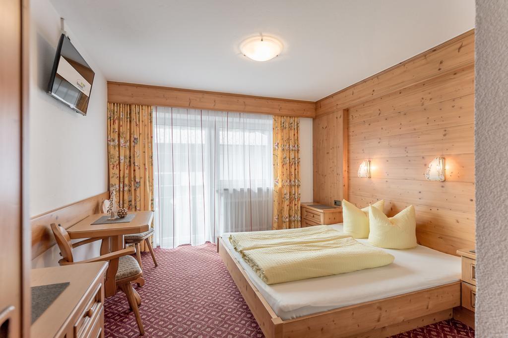 Ferienhaus Apart Sonnzeit Зельден Номер фото