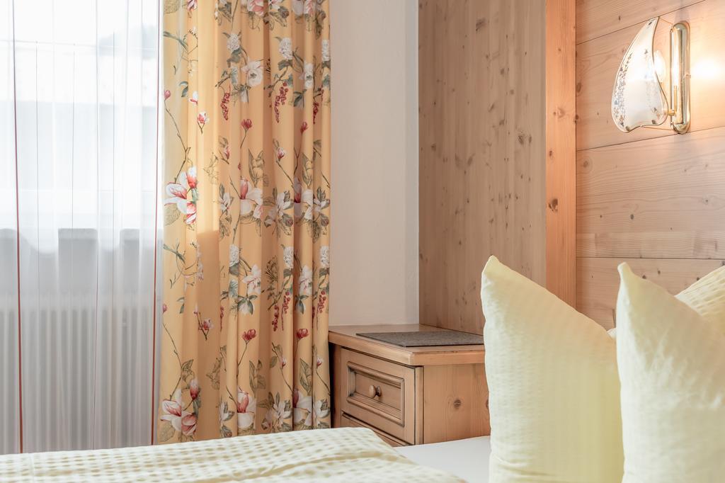 Ferienhaus Apart Sonnzeit Зельден Номер фото