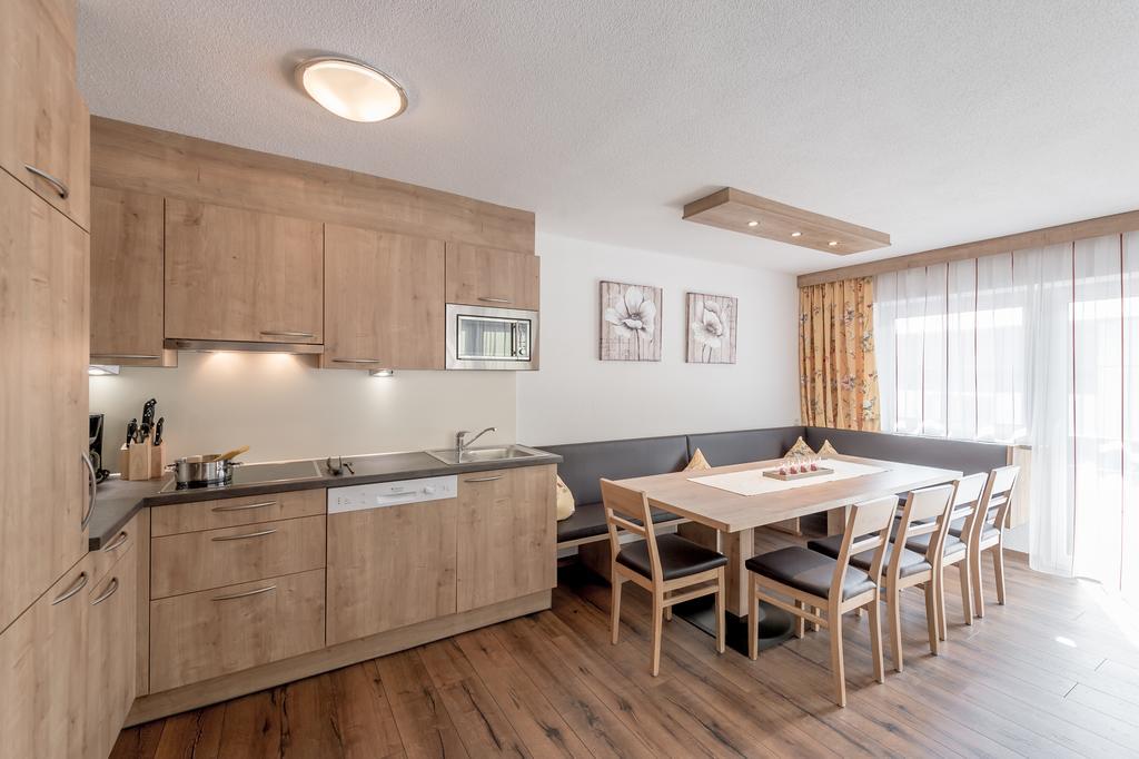 Ferienhaus Apart Sonnzeit Зельден Номер фото